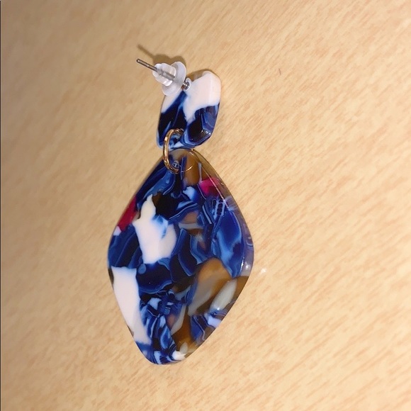 Square multicolored acrylic dangle earrings - Picture 2 of 4